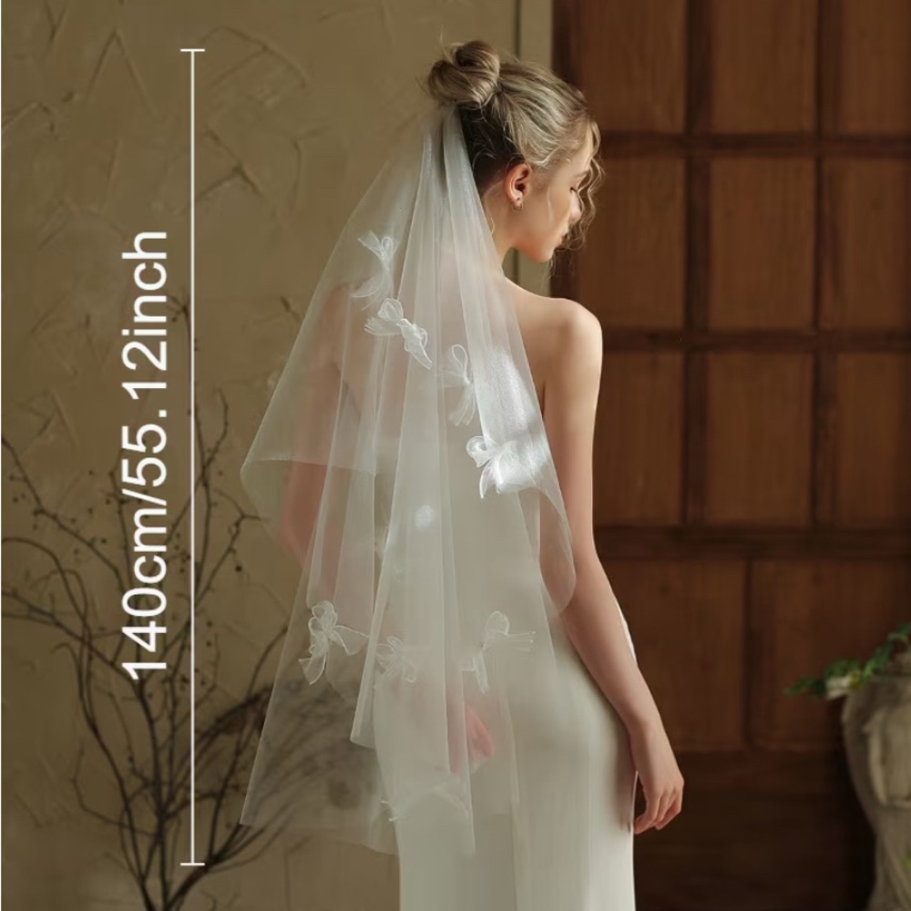 Elegant White Bridal Veil with Bow Accents - Picture 4 of 5